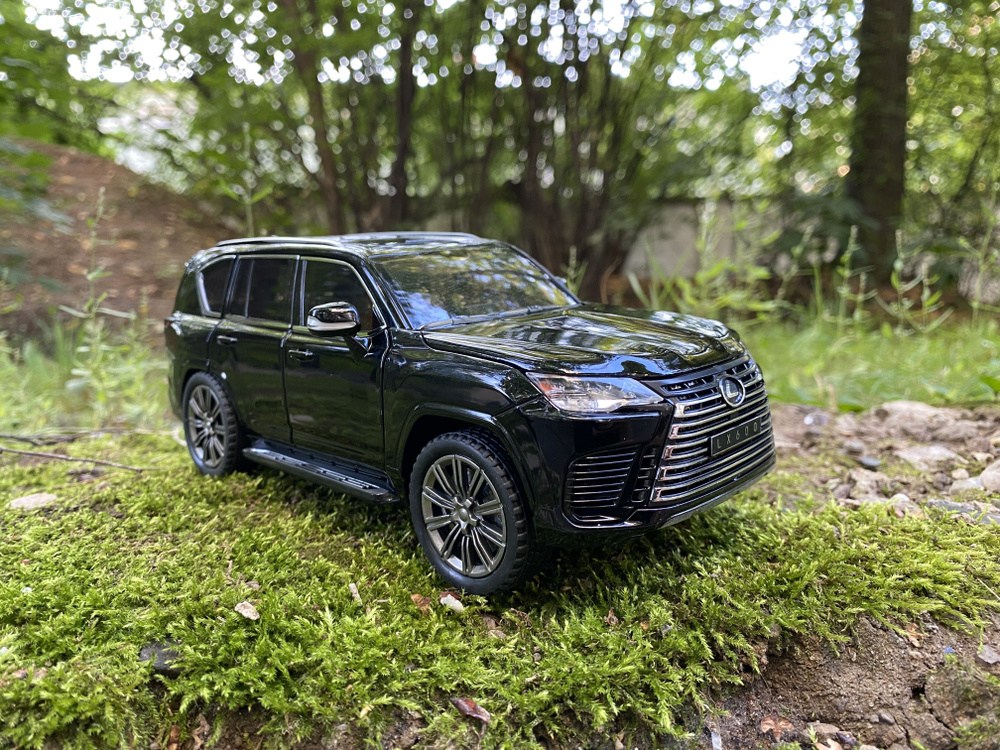 Металлическая модель автомобиля Lexus LX600 #1