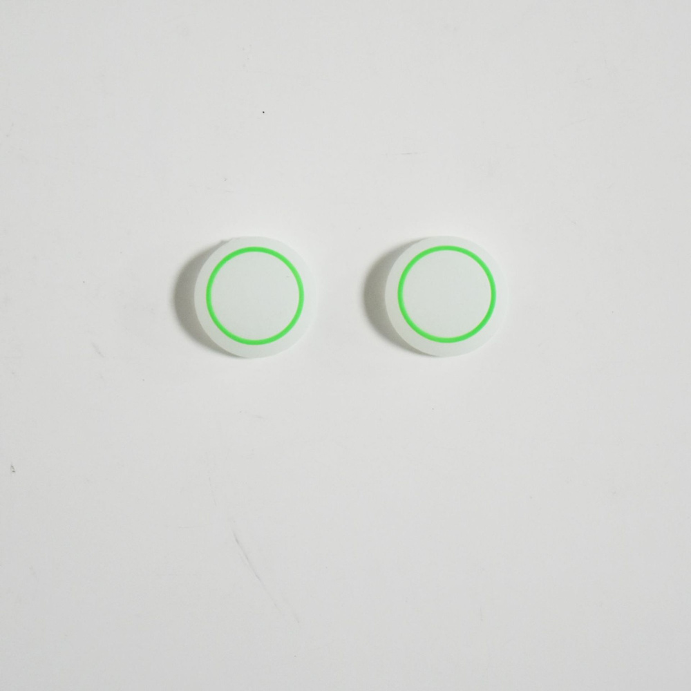 Накладки бело-зеленые 4 шт силиконовые для джойстика на геймпад Sony, PS4 DualShock, PS5 DualSense, Xbox #1