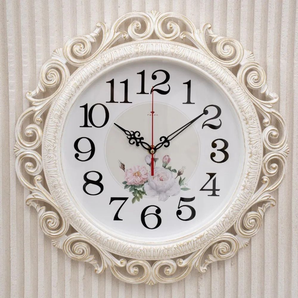 Белые настенные часы: круглые и квадратные часы с золотом и патиной, корабельные ажурные часы в стиле классика и другие модели на стену