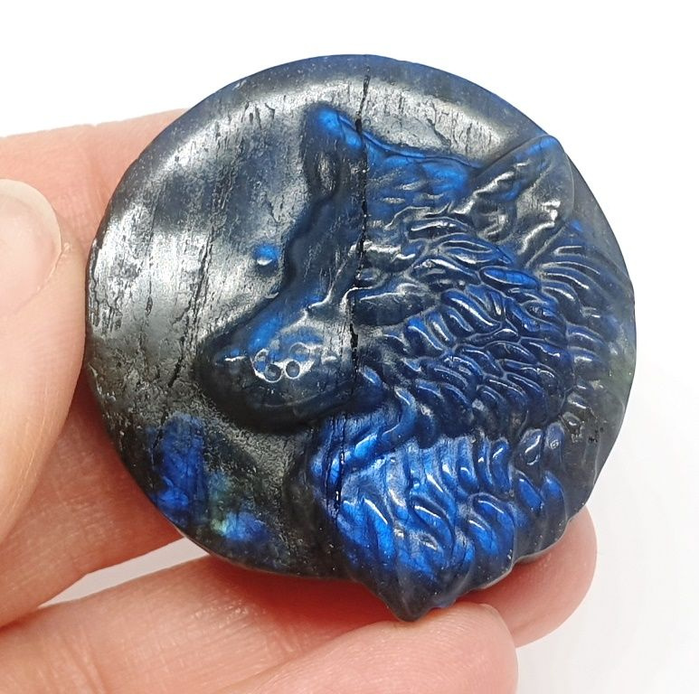 Амулет-тотем "Волк" из лабрадорита с синей ирризацией 40 мм, синий-черый-черный, природный камень минерал, #1