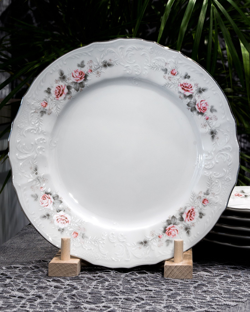 Тарелка десертная закусочная 17 см Бернадотт Бледные розы платина, фарфор, мелкая белая, Bernadotte Чехия #1