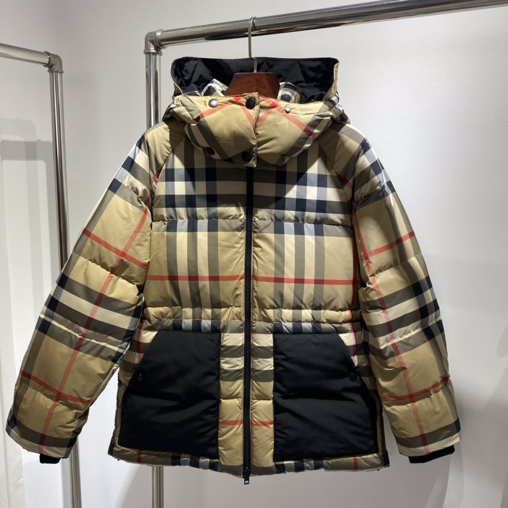 Пуховик Burberry женский с мехом красный