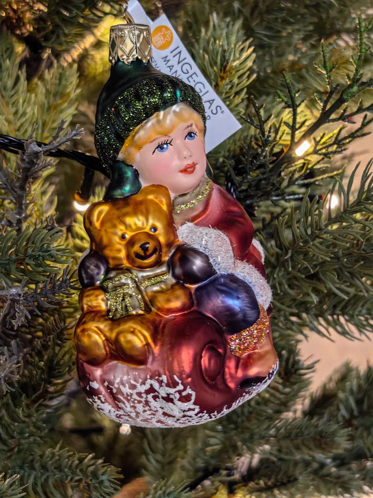 Самые оригинальные детские елочные игрушки украсят елку в Большом театре Беларуси