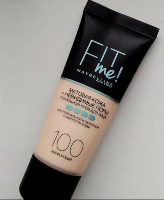 Maybelline new york fit me тональный. Тональник Maybelline Fit me 100. Maybelline тональный крем Fit mi. Мейбелин тоналка 100. Fit me Maybelline тональный крем 01.