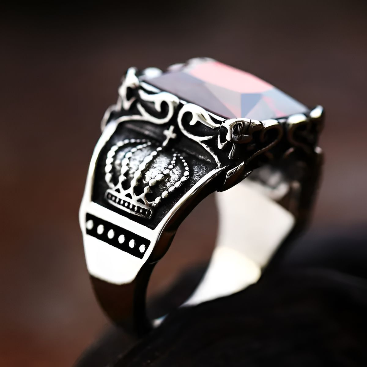 Кольцо рубин; кольцо гранат серебро; кольцо с красным камнем; кольцо гранатовое; кольцо рубин серебро; кольцо рубиновое; кольцо с гранатом; кольцо с рубином; перстень с рубином; перстень красный; перстень с гранатом; печатка с рубином мужская