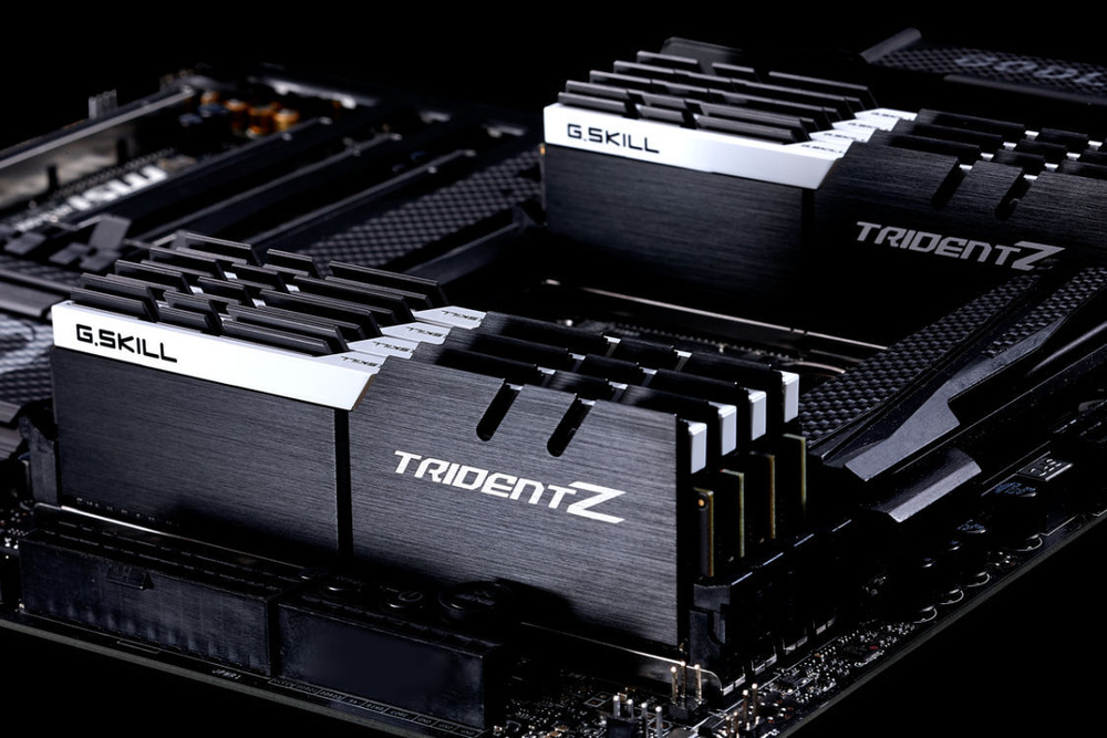 G.Skill Оперативная память DDR4 TRIDENT Z 32GB 3200MHz CL16 (16-18-18-38) 1.35V 2x16 ГБ (F4-3200C16D-32GTZKW) #1