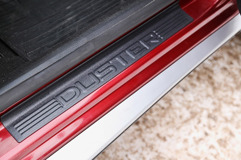 Накладки на внутренние пороги дверей для Renault Duster 2010+/2015+ шагрень передние  #1