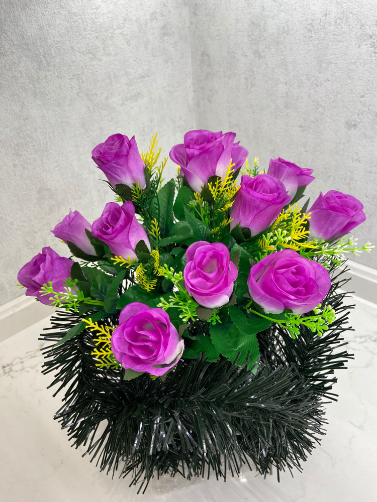 Корзина ритуальная из искусственных цветов "Роза Виолет" средняя / Цветы искусственные для кладбища / #1