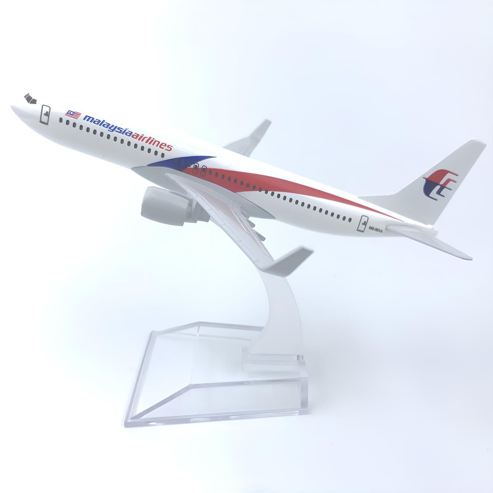 Металлическая модель самолета Malaysia Airlines/ Boeing 737 #1