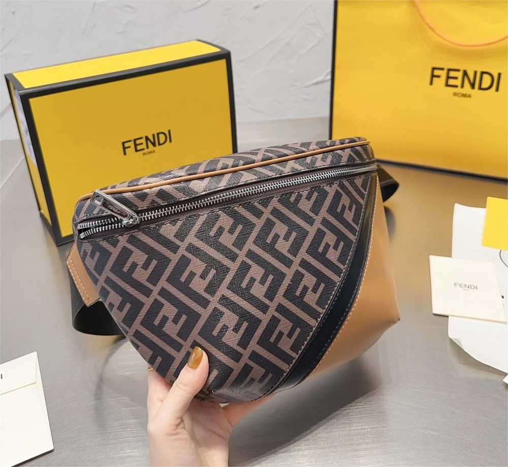 Fendi Сумка на пояс #1