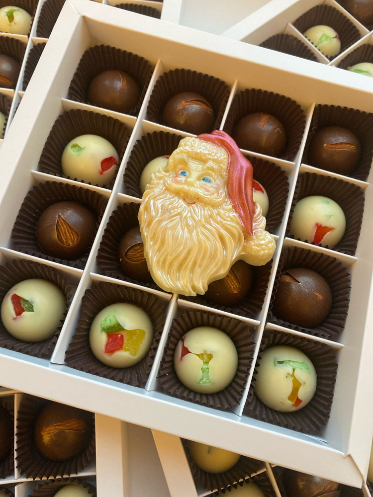 Шоколадные конфеты ручной работы и Дед Мороз, BS CHOCOLATE, 16 шт ...