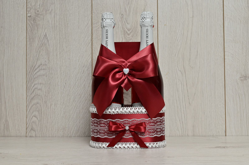 Свадебное украшение для бутылок шампанского - корзинка "Горько" бордового цвета с белой каймой  #1