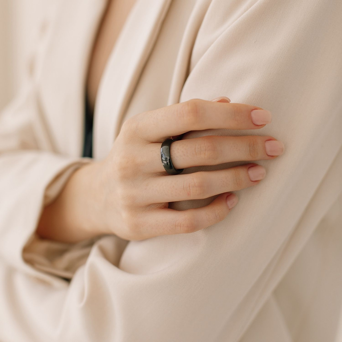 Кольцо для женщин. Керамическое черное кольцо может стать прекрасным подарком или знаком внимания на любой повод.