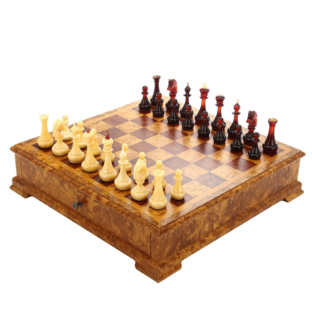 Шахматный ларец из березового капа с янтарными фигурами, коричневые и белые фигуры  #1