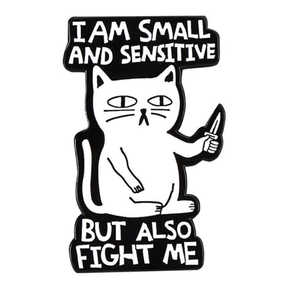 Значок металлический Кот "Я маленький и чувствительный. Сразись со мной!", р-р 3х2см  #1