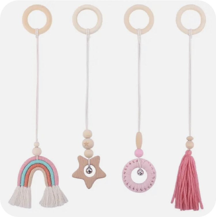 Деревянные подвесные игрушки развивающие монтессори для новорожденных ручная работа (розовый цвет)  #1