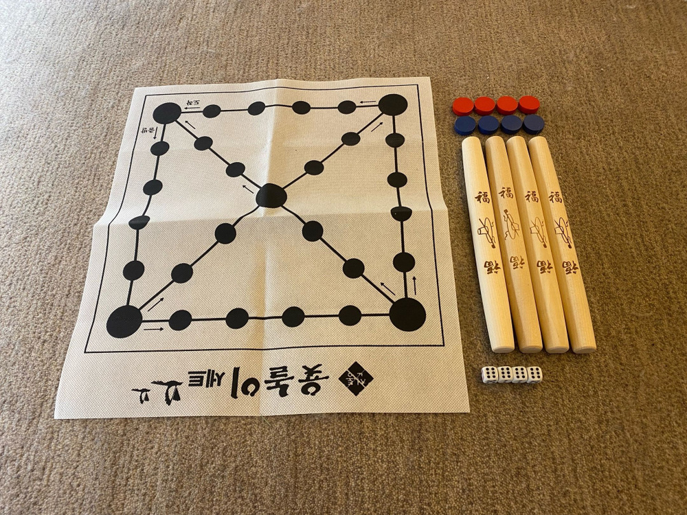 Настольная корейская игра " Ютнори ", поле, фишки , палочки и кубики.  #1