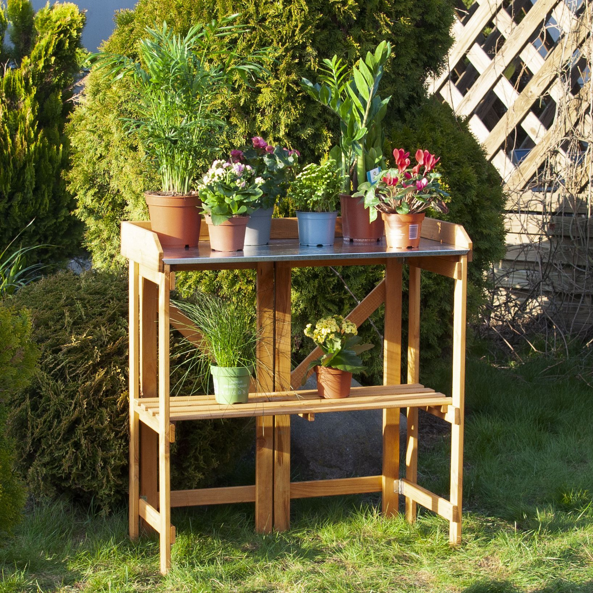 Садовый стол с цинковой столешницей для растений