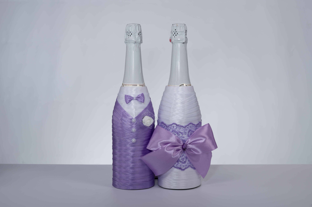 Свадебное украшение на шампанское "Классика" в сиреневом цвете/ Украшение на свадебные бутылки / Свадебные #1