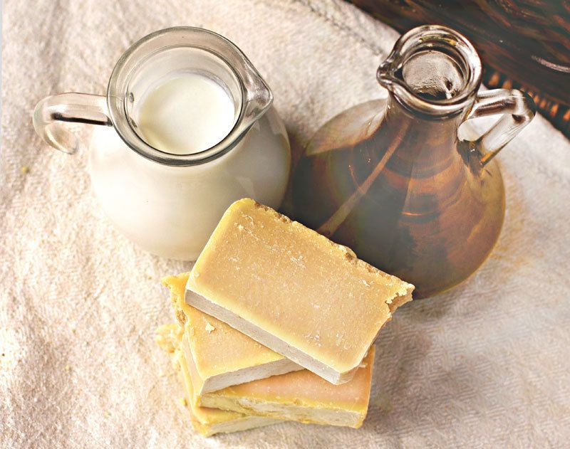 Мыло ручной работы из козьего молока с маслом ромашки и миндальным маслом  #1