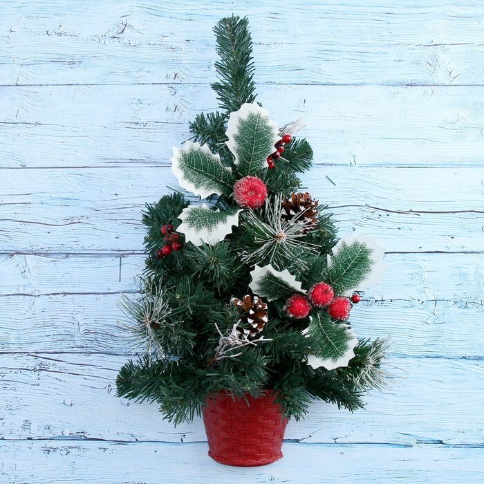 Искусственная новогодняя ёлка "Шишки, ягодки" 50 см, красивая зелёная маленькая ель с украшениями, настенная #1