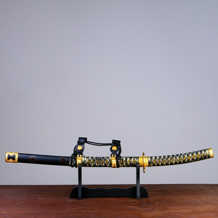 Сувенирное оружие "Катана на подставке", чёрные ножны, бежево - коричневая обмотка, 78см  #1