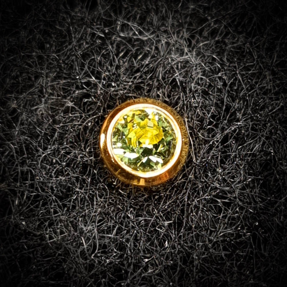 Серьги/Пусеты Caflon камень Хризолит завальцованный в золоте размер R - средний (4 мм)  #1