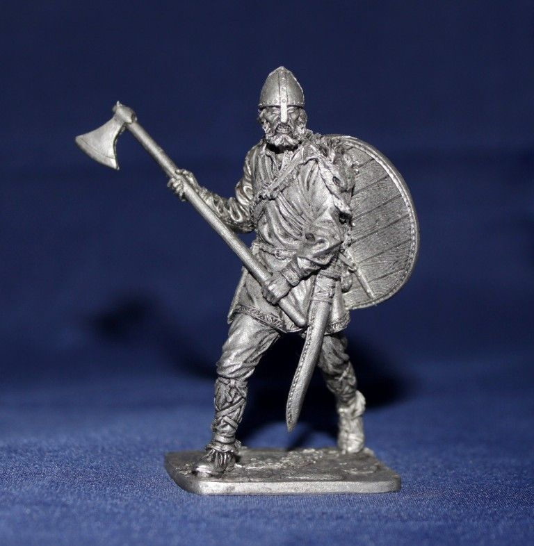 Коллекционная оловянная миниатюра, солдатик в масштабе 54мм( 1/32) Викинг с топором, 9-10 вв  #1