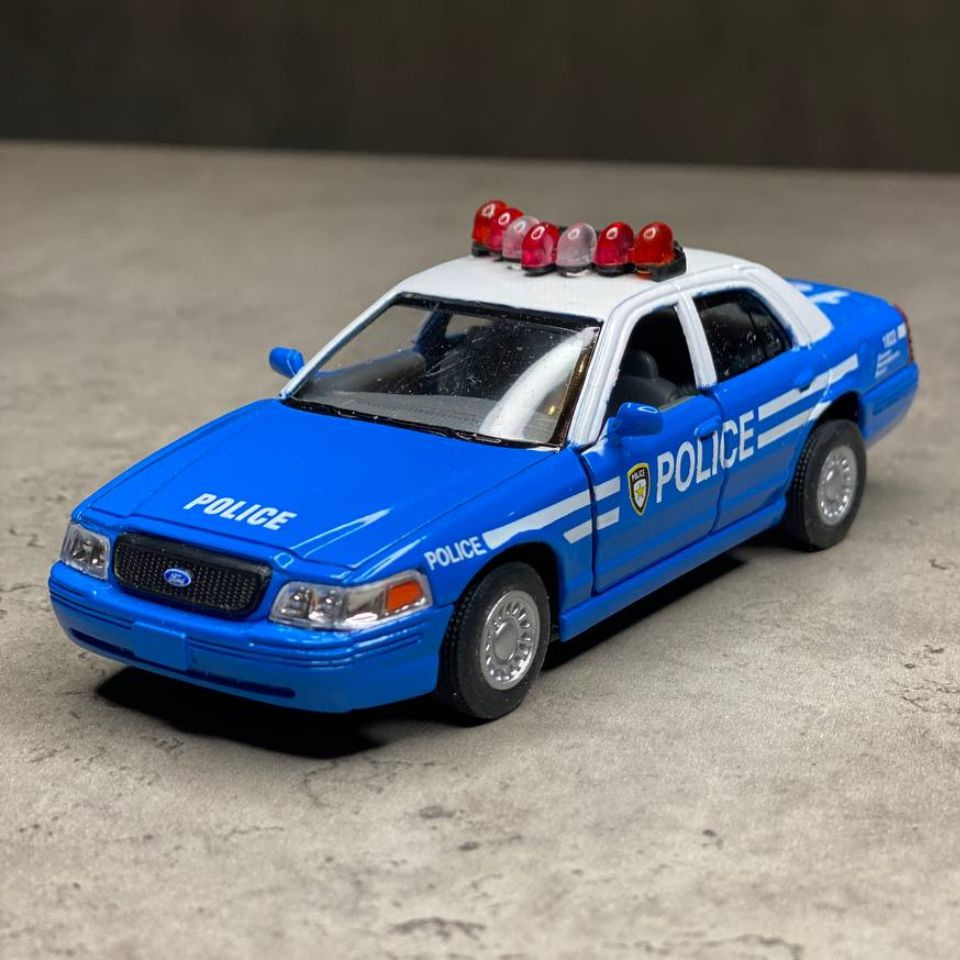 Машинка металлическая Kinsmart 1:42 Ford Crown Victoria Police (Форд Краун  Виктория) Полиция 5327DKT инерционная, двери открываются / Голубой с белым  - купить с доставкой по выгодным ценам в интернет-магазине OZON (534871245)