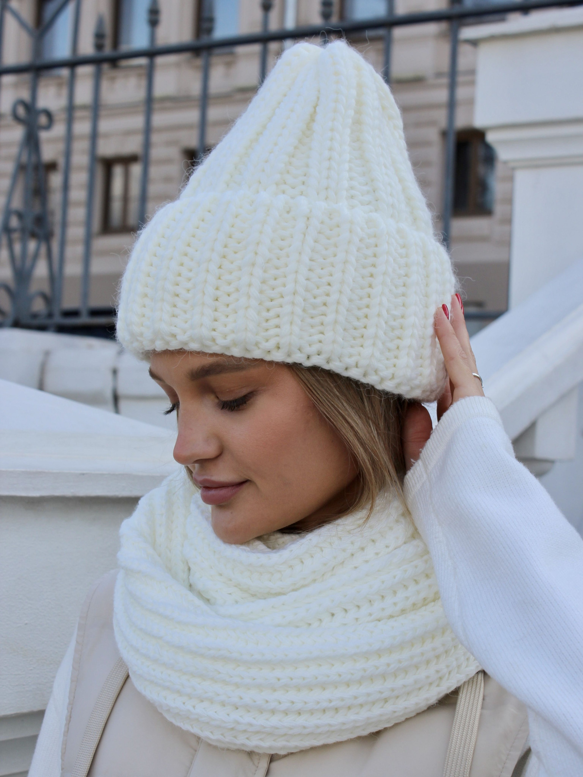 Шапка женская зимняя и шарф / Зимний комплект шапка снуд