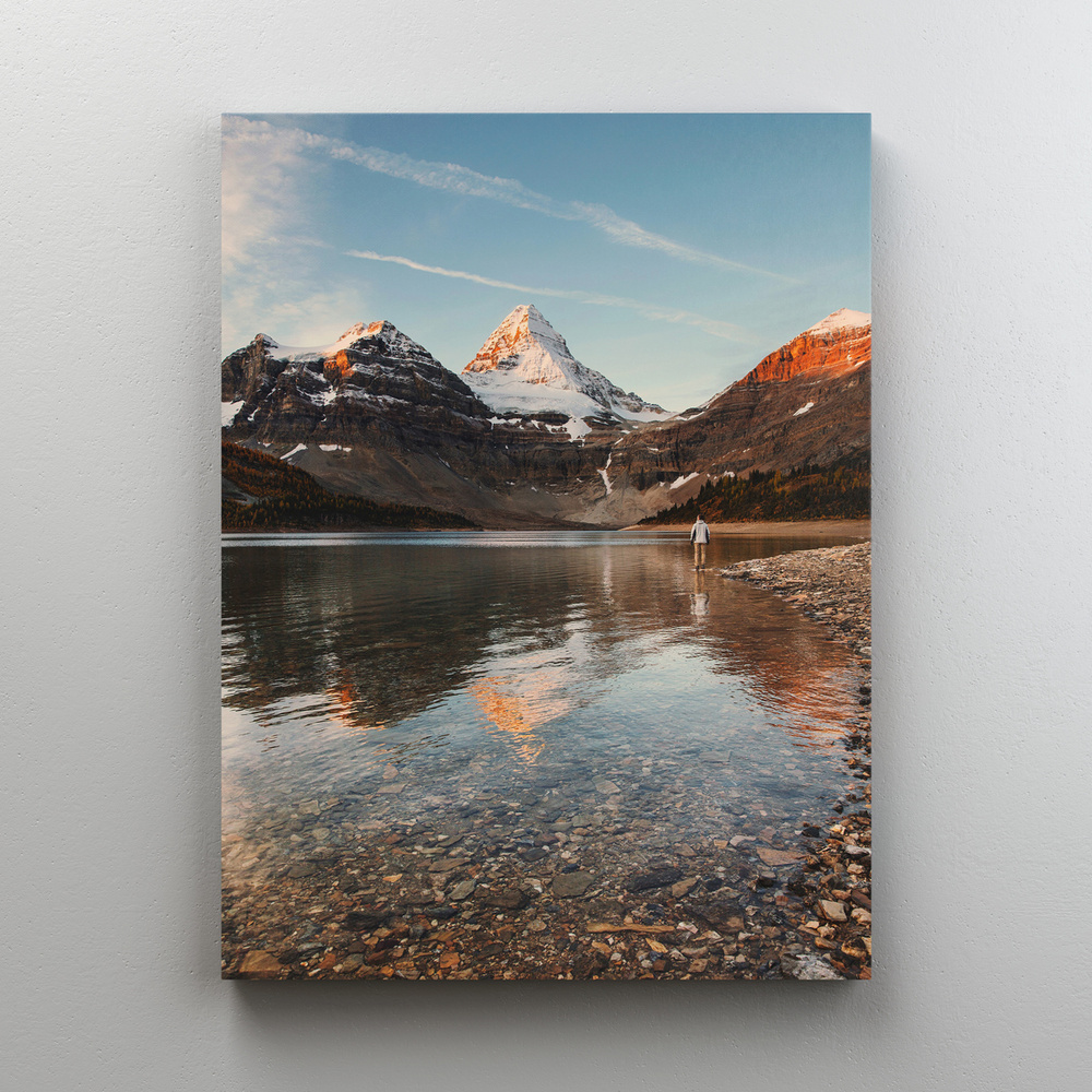 Интерьерная картина на холсте "Кристальная вода у подножия гор" пейзаж, природа, на подрамнике 75x100 #1