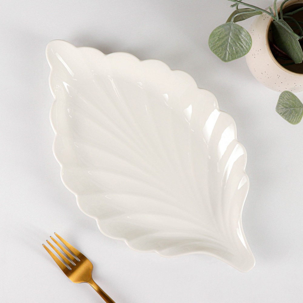 Блюдо для подачи и сервировки "Лист" тарелка сервировочная цвет белый, 30,5х18 см  #1