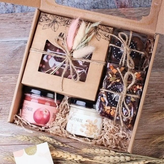 Подарочный набор сладостей мужской женский в коробке "Хюгге" Wonder me box - Вкусный подарок для мужчин #1