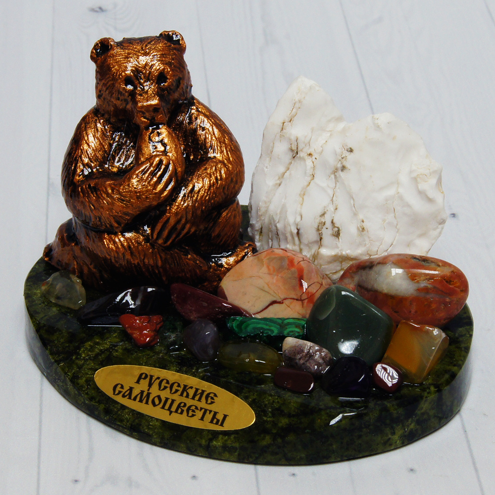 Медведь на подставке из змеевика с коллекционными минералами  #1