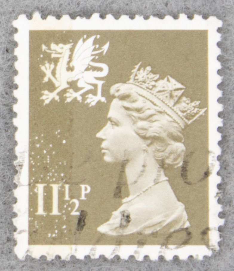 Почтовая марка "Queen Elizabeth II". Стандартный выпуск. Номинал 11 1/2 P. Great Britain (Wales). 1981 #1