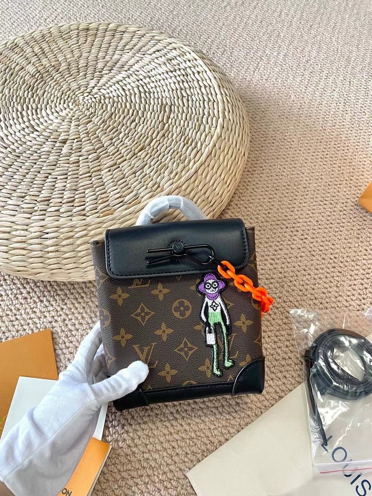 Сумка на плечо мессенджер Louis Vuitton lv - купить с доставкой по ...