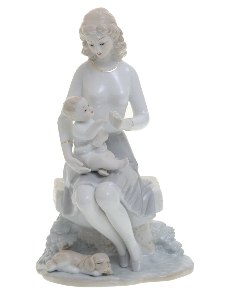 Фарфоровая статуэтка "Дама с младенцем" #1
