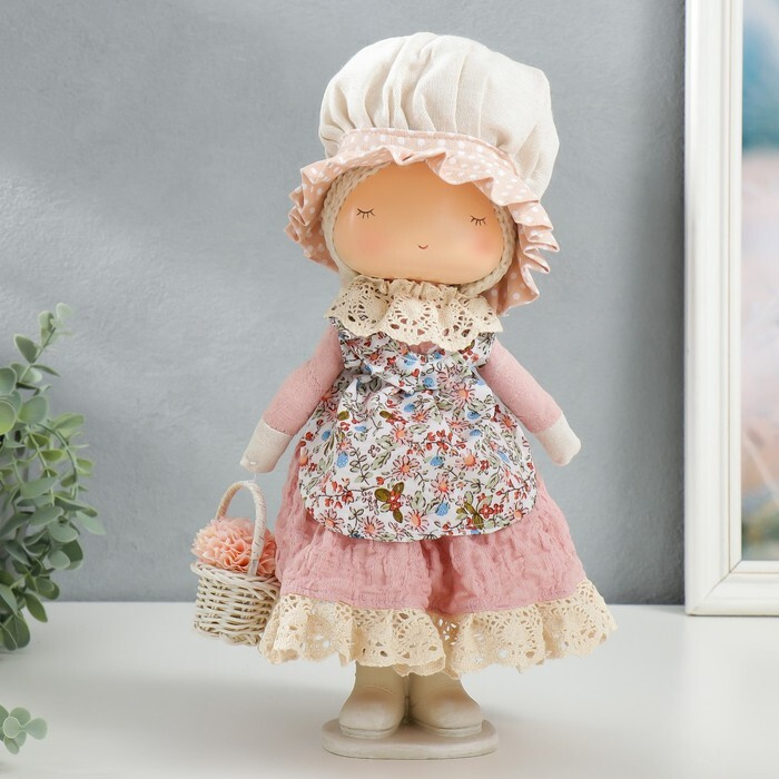 Кукла интерьерная "Малышка в чепчике и переднике цветочном, с корзиной цветов" 33х14х16 см  #1