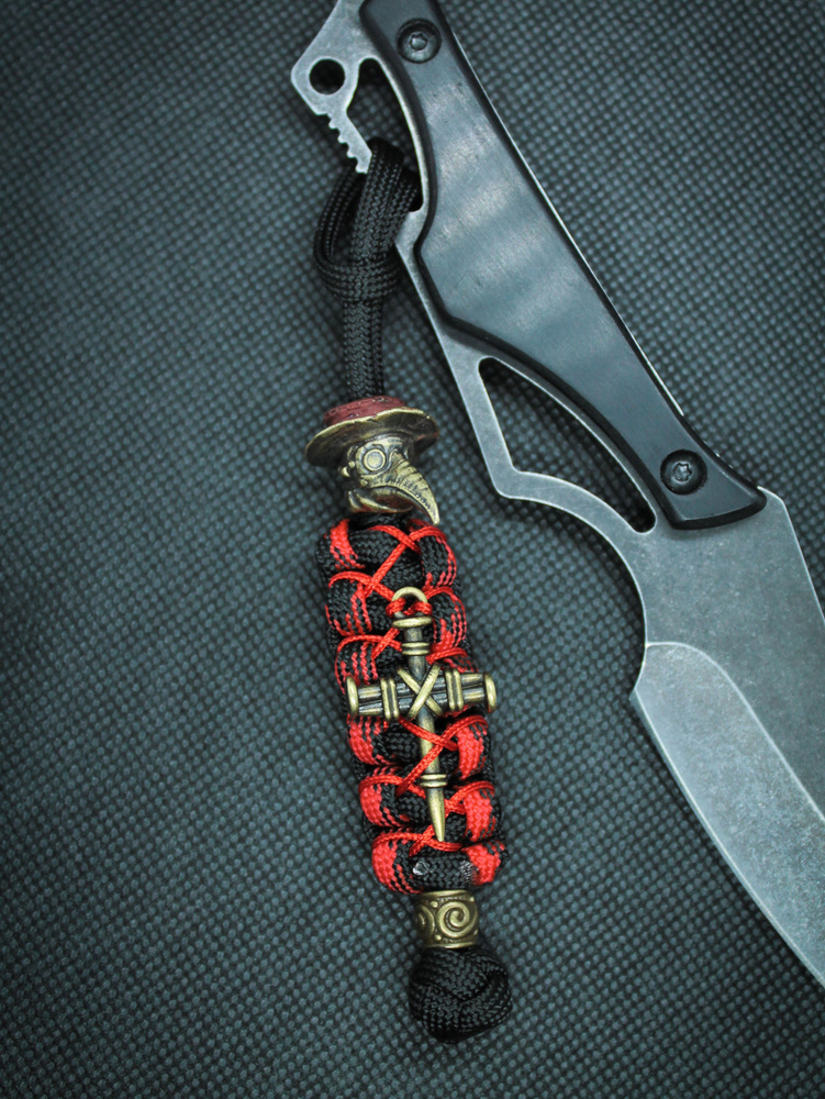 Темляк для ножа из паракорда с бусиной "Чумной доктор в красной шляпе с крестом" петелька 7 см  #1