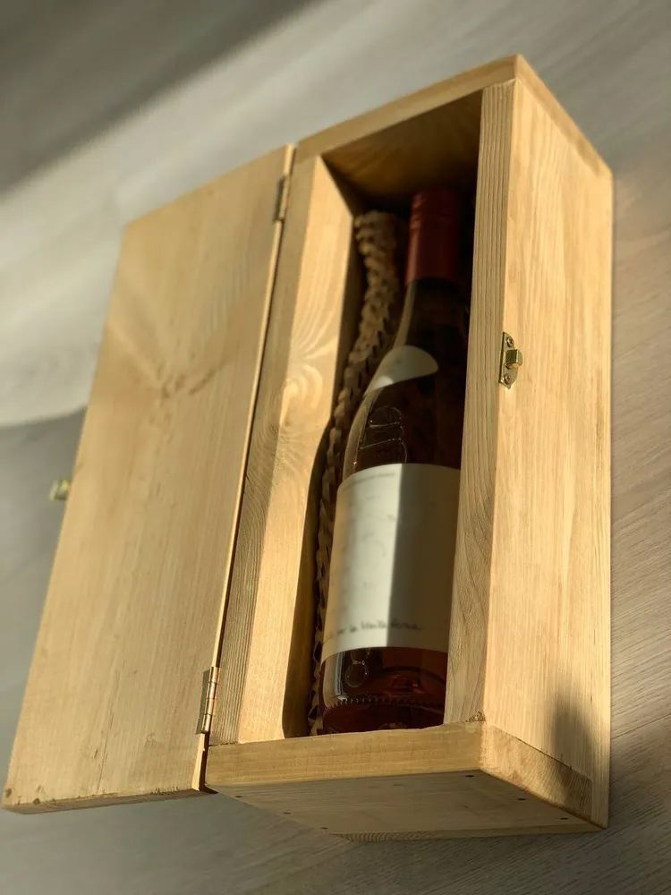Подарочная деревянная коробка-футляр (ящик, шкатулка, упаковка) из массива сосны с замком для бутылки #1