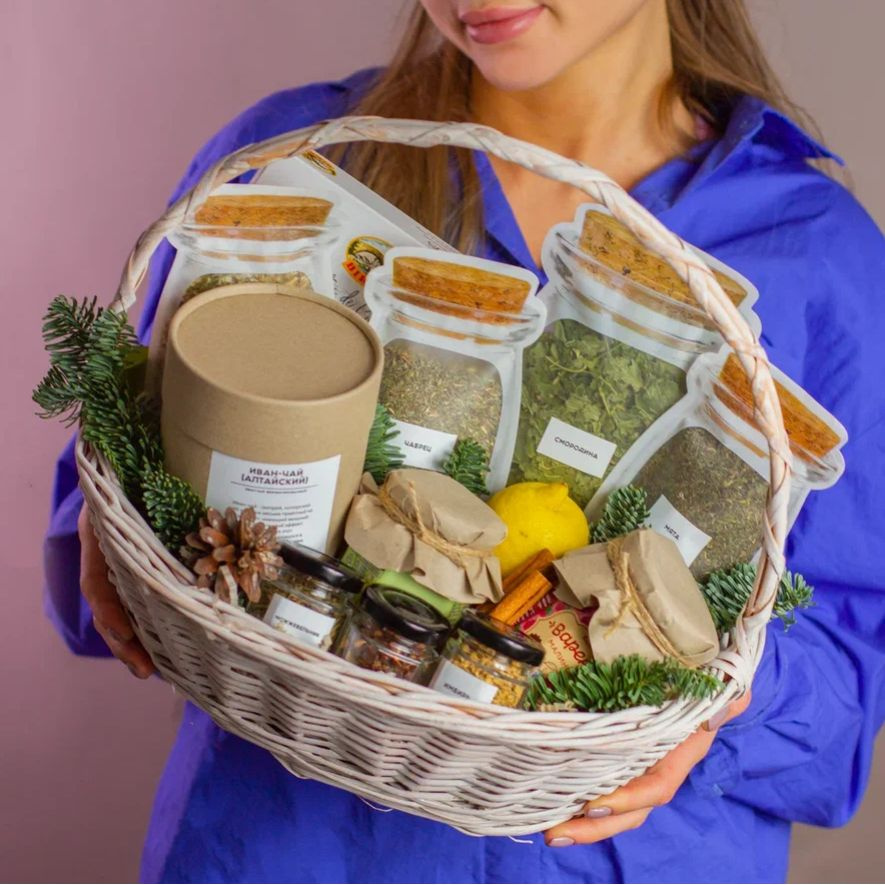 Подарочная продуктовая корзина "Чайный лист" для дня рождения ...
