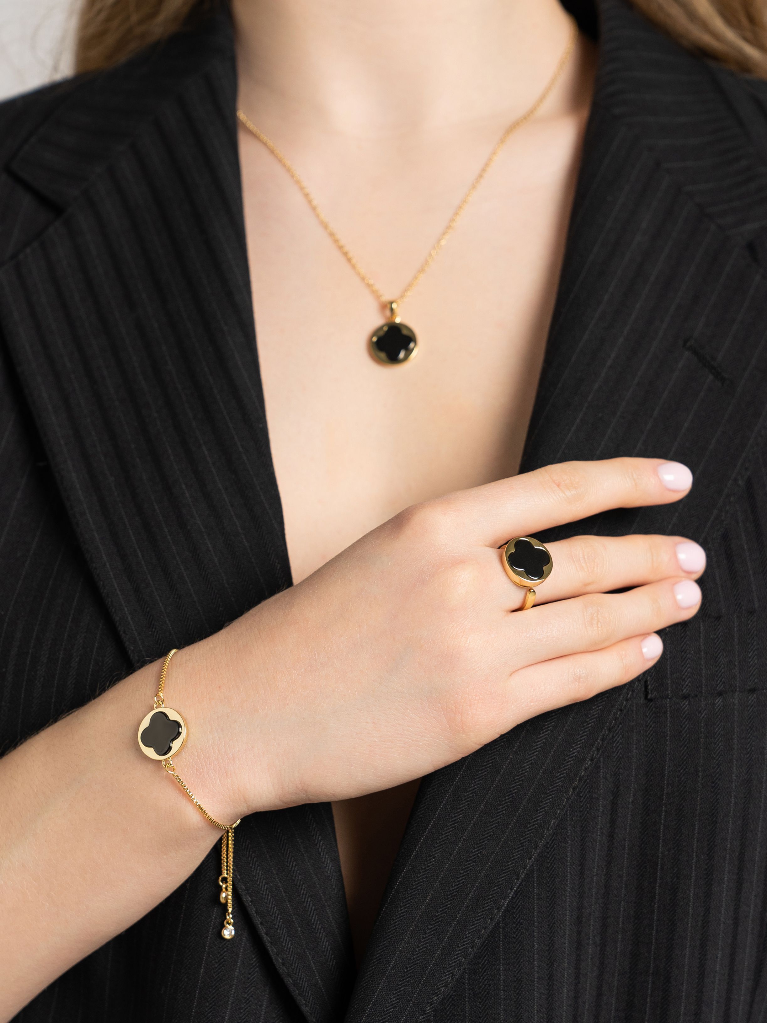 Браслет женский под золото со вставкой черный клевер из керамики - купить сдоставкой по выгодным ценам в интернет-магазине OZON (910145655)