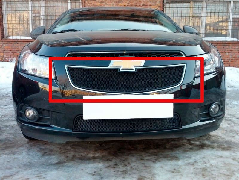 Защита радиатора верх черная Chevrolet Cruze (2008-2012) / съемная защитная сетка Шевроле Круз  #1