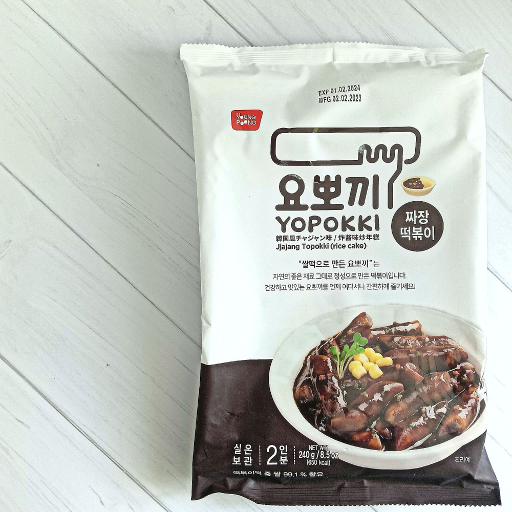 Рисовые палочки (топокки) с соусом из черной фасоли т.м "YOPOKKI", 240гр, Корея  #1