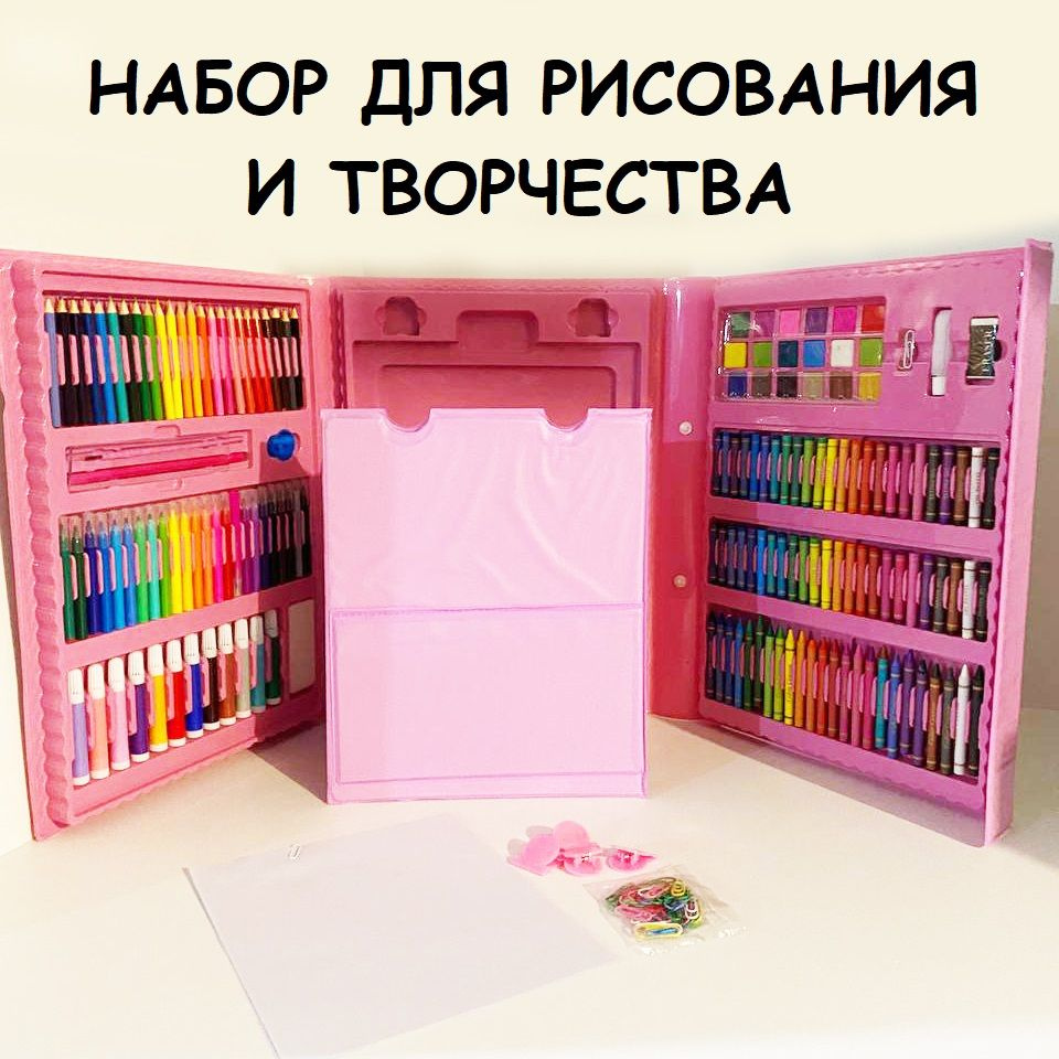 Набор художника в пластиковом чемодане - это прекрасный набор для детского творчества.  Он размещён в красивом чемоданчике и включает в себя все самое необходимое для юного художника.  Надо лишь приступить к рисованию, создавая любимые рисунки или аппликации.  Для удобного использования набор разделен на ячейки, все предметы компактно сложены, ничего не будет разбросано по дому, так как для каждого компонента есть свое место.  Чемодан юного художника - лучший подарок для детей всех возрастов на любой праздник и по любому поводу.