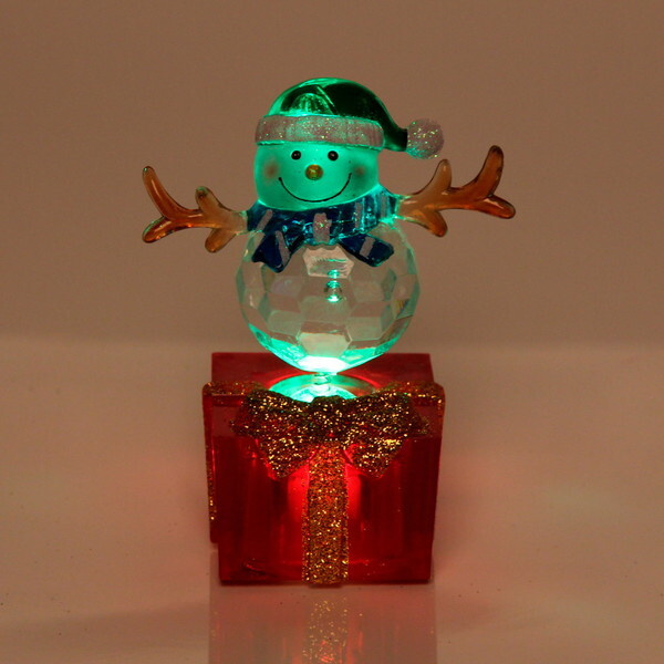 Фигурка с подсветкой "Снеговичок в колпачке на подарке" 9 см  #1
