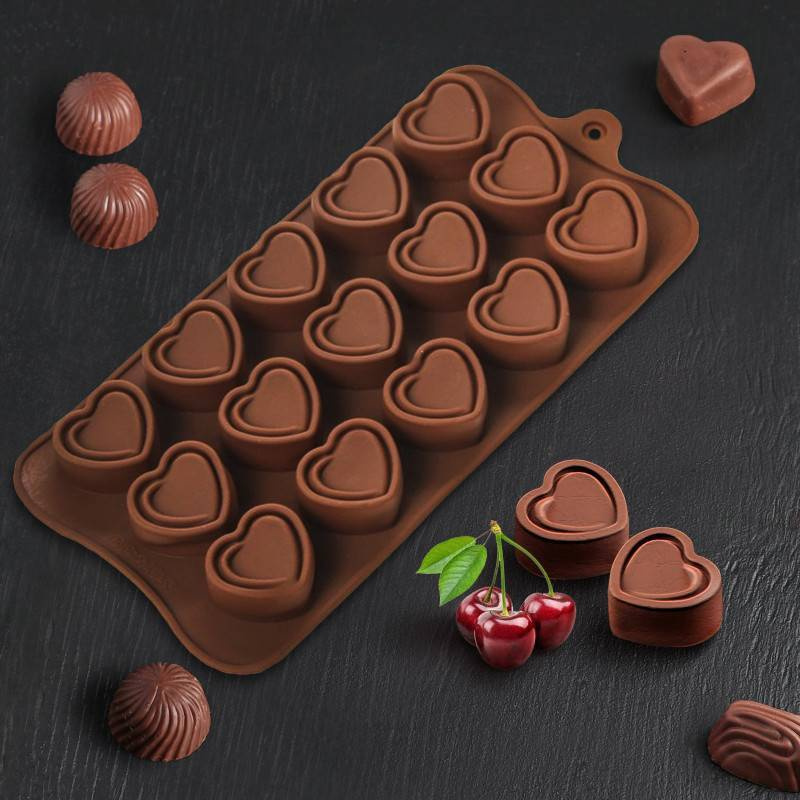 Форма для шоколадных конфет силиконовая "Сердечки с полоской", 15 ячеек  #1