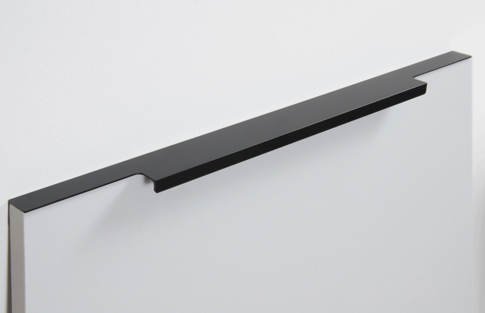 Мебельная ручка торцевая RAY, длина - 597 мм, установочный размер - 512 мм, цвет - Чёрный матовый, RT109BL #1