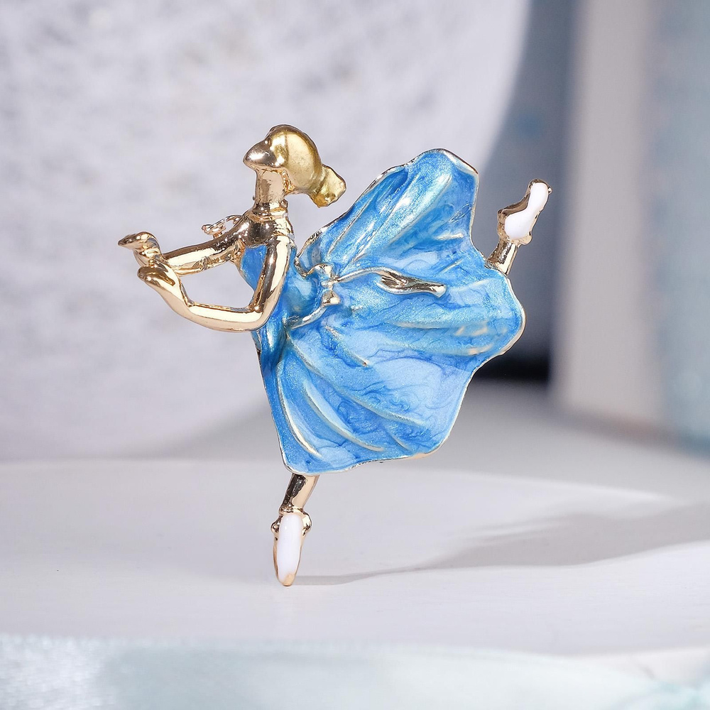 Брошь "Балерина" невесомость, цвет голубой в золоте #1