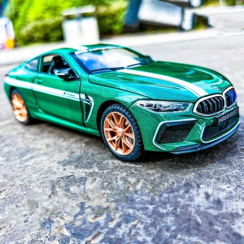 Металлическая инерционная машинка BMW M8 зелено-белая, масштаб 1:24  #1